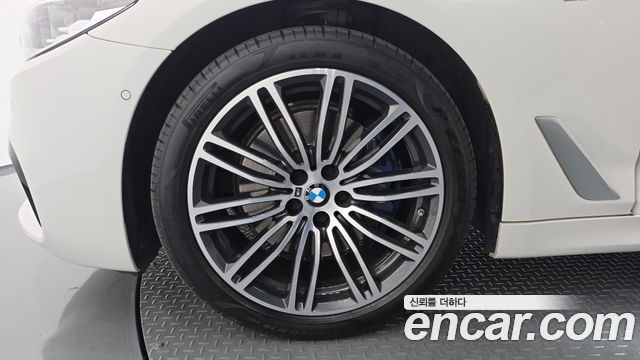 BMW 5-Series 2020 — photo 5