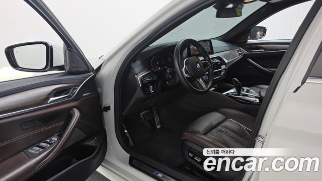 BMW 5-Series 2020 — photo 13