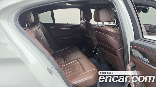 BMW 5-Series 2020 — photo 17