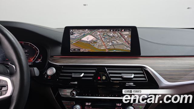 BMW 5-Series 2020 — photo 18