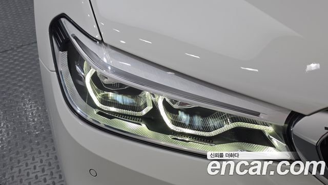 BMW 5-Series 2020 — photo 8