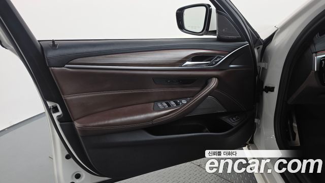 BMW 5-Series 2020 — photo 14