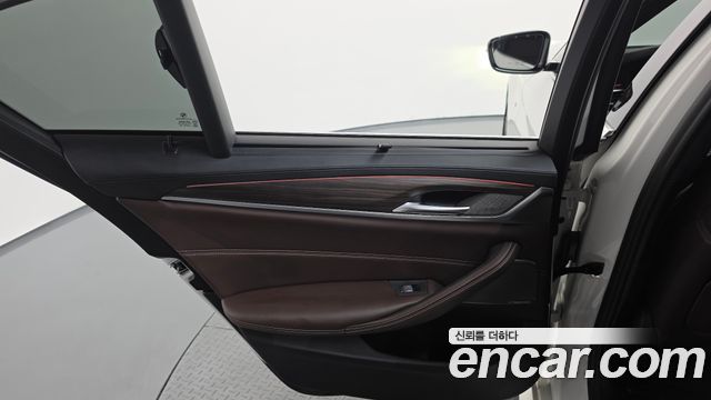 BMW 5-Series 2020 — photo 15