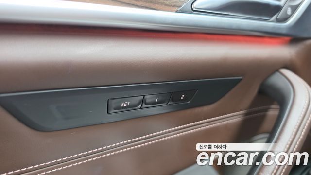 BMW 5-Series 2020 — photo 27