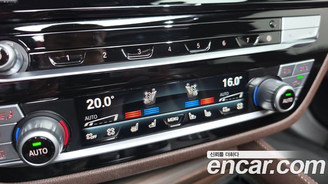 BMW 5-Series 2020 — photo 33