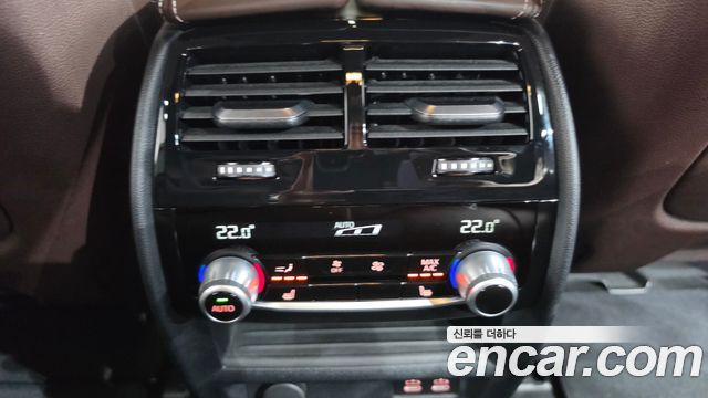 BMW 5-Series 2020 — photo 34