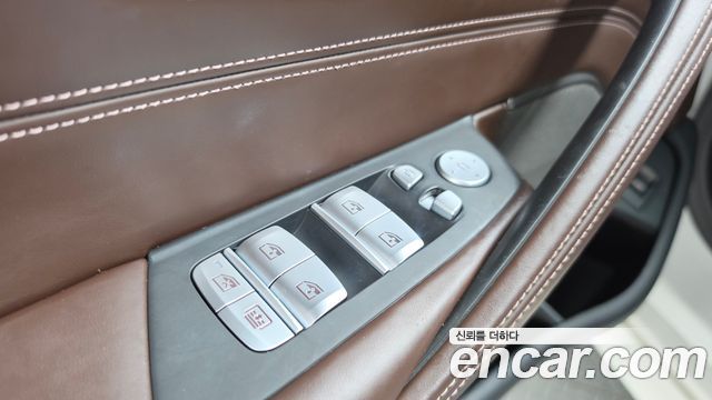 BMW 5-Series 2020 — photo 35