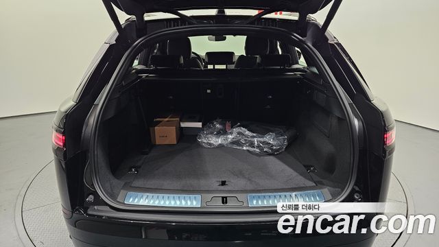 Land Rover Range Rover Velar 2026 — photo 10