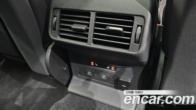 Land Rover Range Rover Velar 2026 — photo 18