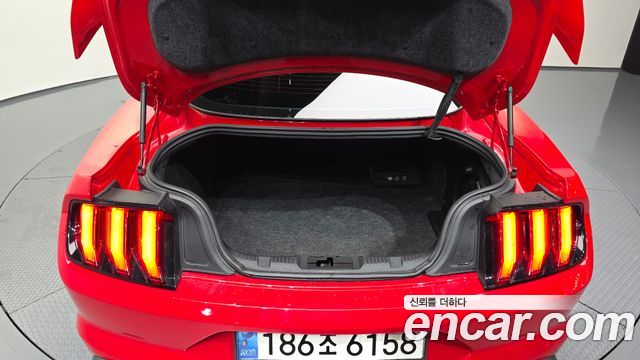 Ford Mustang 2018 — photo 26