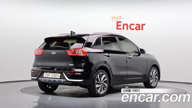 Kia Niro 2017 — photo 2