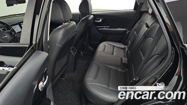 Kia Niro 2017 — photo 17