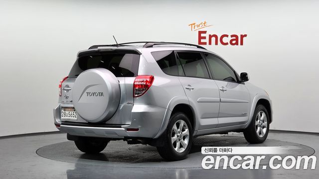 Toyota RAV4 2012 — photo 2