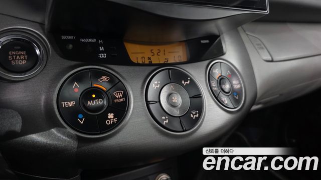 Toyota RAV4 2012 — photo 16