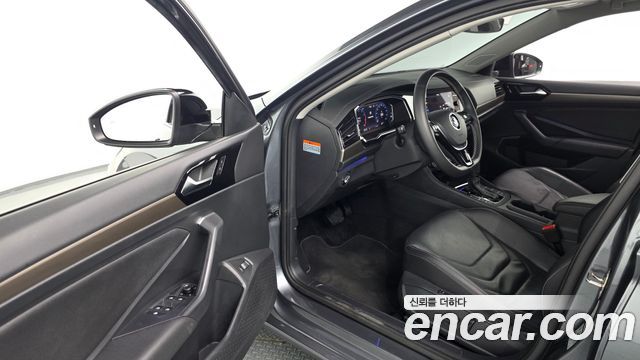 Volkswagen Jetta 2021 — photo 10