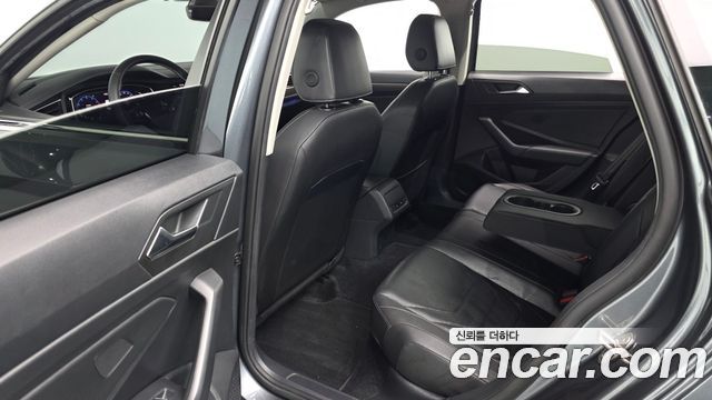 Volkswagen Jetta 2021 — photo 11