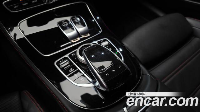 Mercedes-Benz E-Class 2020 — photo 23