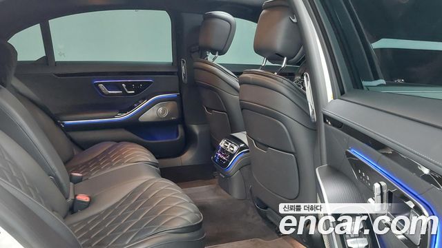 Mercedes-Benz S-Class 2023 — photo 10