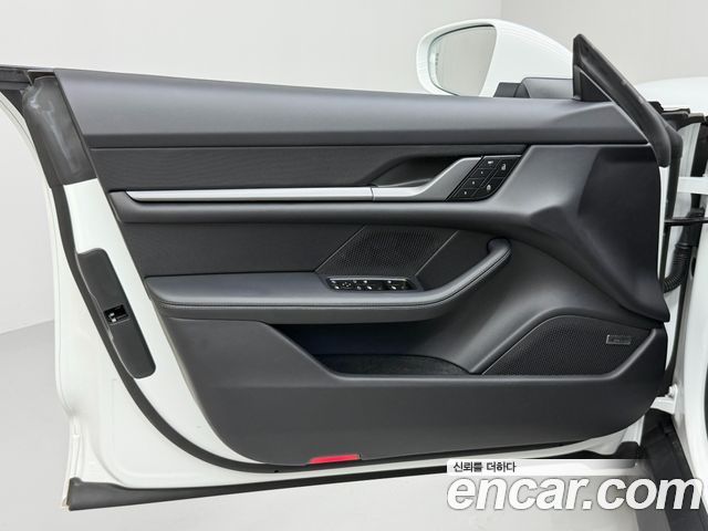 Porsche Taycan 2025 — photo 11