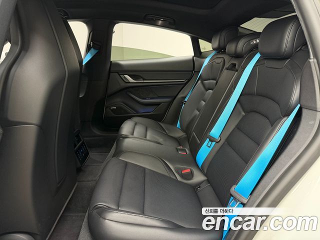 Porsche Taycan 2025 — photo 19