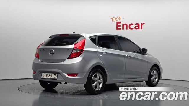 Hyundai Accent 2011 — photo 2