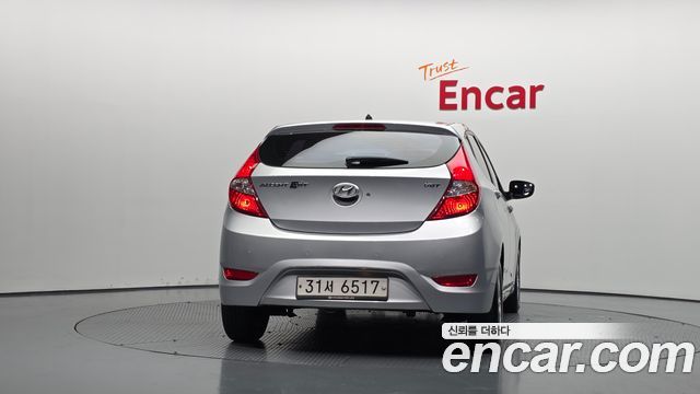 Hyundai Accent 2011 — photo 4