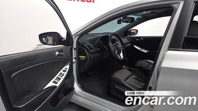 Hyundai Accent 2011 — photo 13