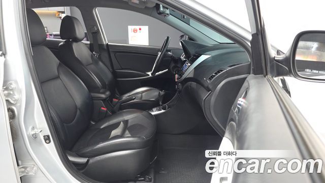 Hyundai Accent 2011 — photo 17