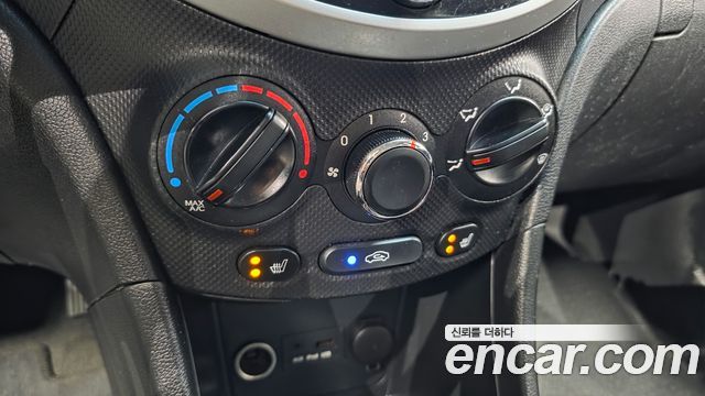 Hyundai Accent 2011 — photo 24