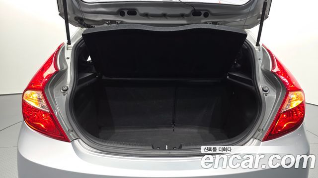 Hyundai Accent 2011 — photo 26