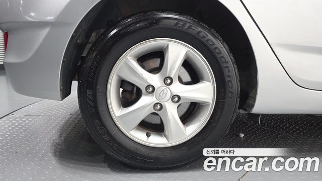 Hyundai Accent 2011 — photo 7