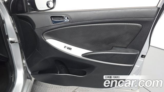 Hyundai Accent 2011 — photo 14