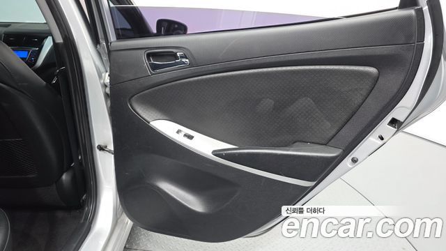 Hyundai Accent 2011 — photo 15