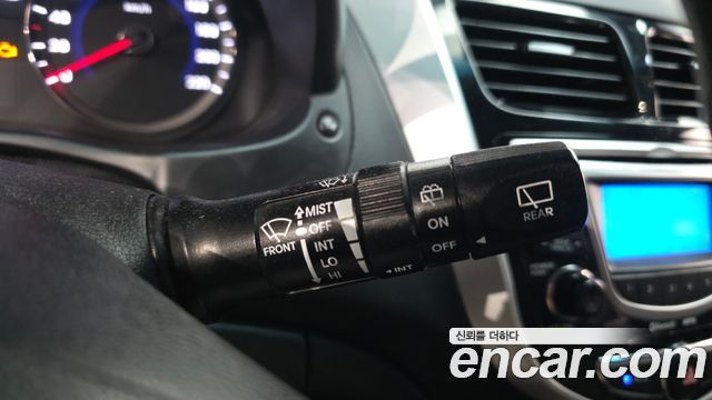 Hyundai Accent 2011 — photo 28