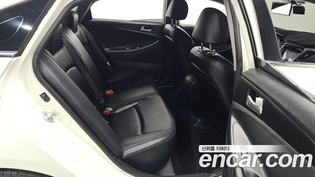 Hyundai Sonata 2013 — photo 17