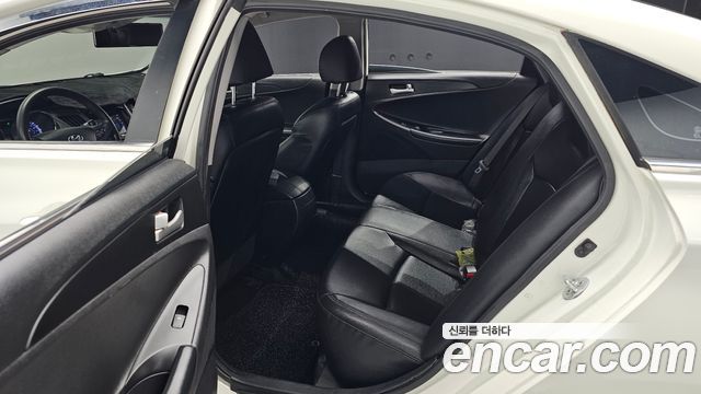 Hyundai Sonata 2013 — photo 18
