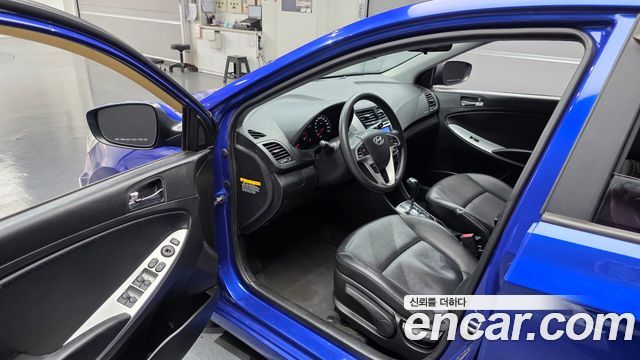 Hyundai Accent 2012 — photo 10