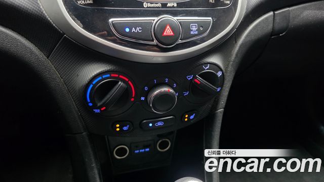 Hyundai Accent 2012 — photo 16