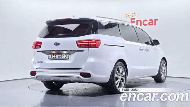 Kia Canival 2019 — photo 2