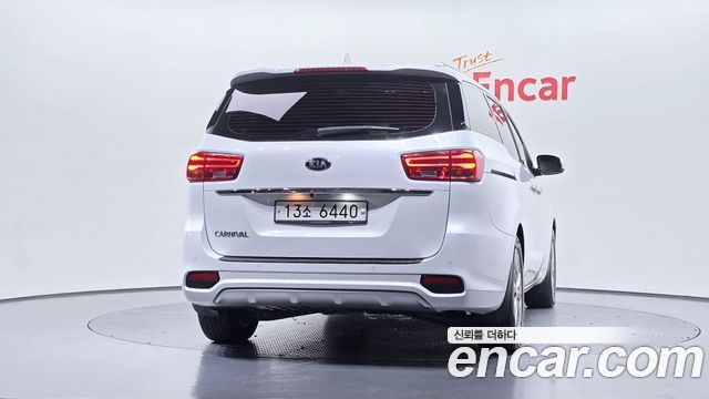 Kia Canival 2019 — photo 4