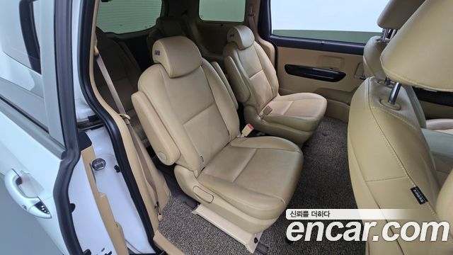 Kia Canival 2019 — photo 17