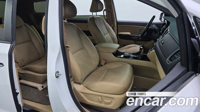 Kia Canival 2019 — photo 16