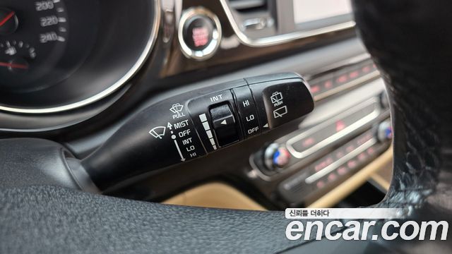 Kia Canival 2019 — photo 28