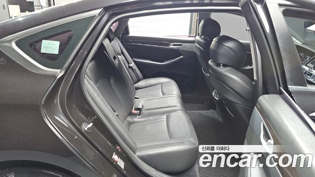 Genesis G80 2018 — photo 11