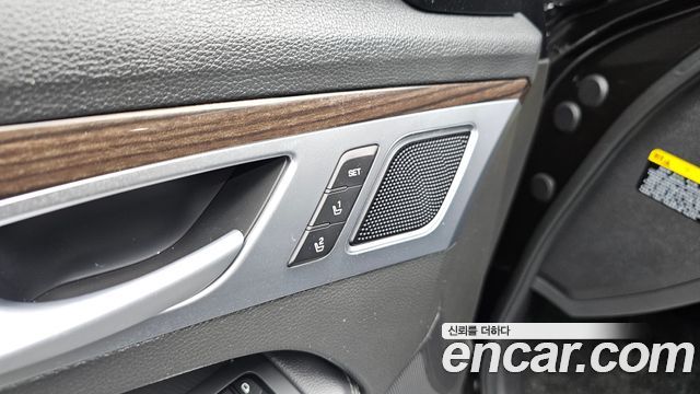 Genesis G80 2018 — photo 18