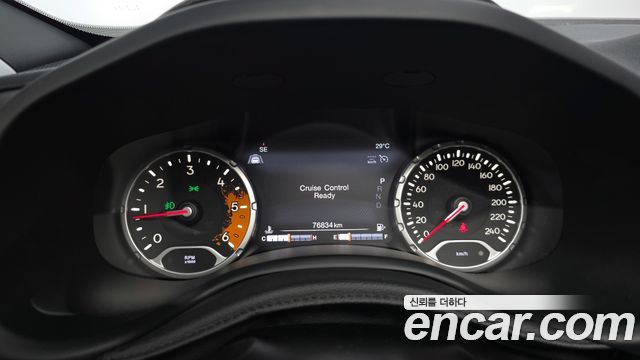 Jeep Renegade 2018 — photo 11