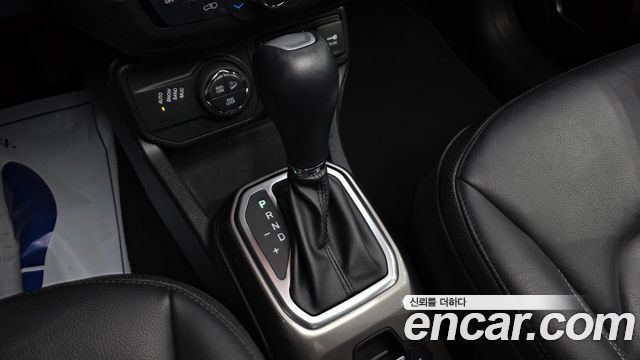 Jeep Renegade 2018 — photo 12