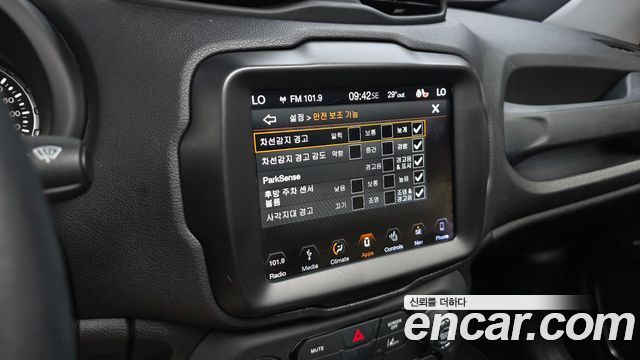 Jeep Renegade 2018 — photo 22