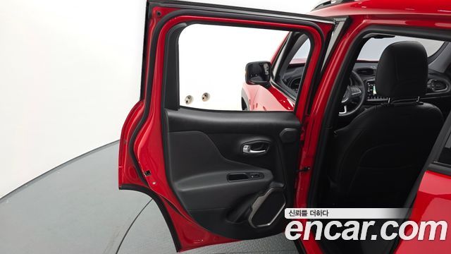 Jeep Renegade 2018 — photo 15