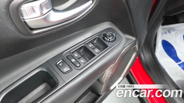 Jeep Renegade 2018 — photo 35